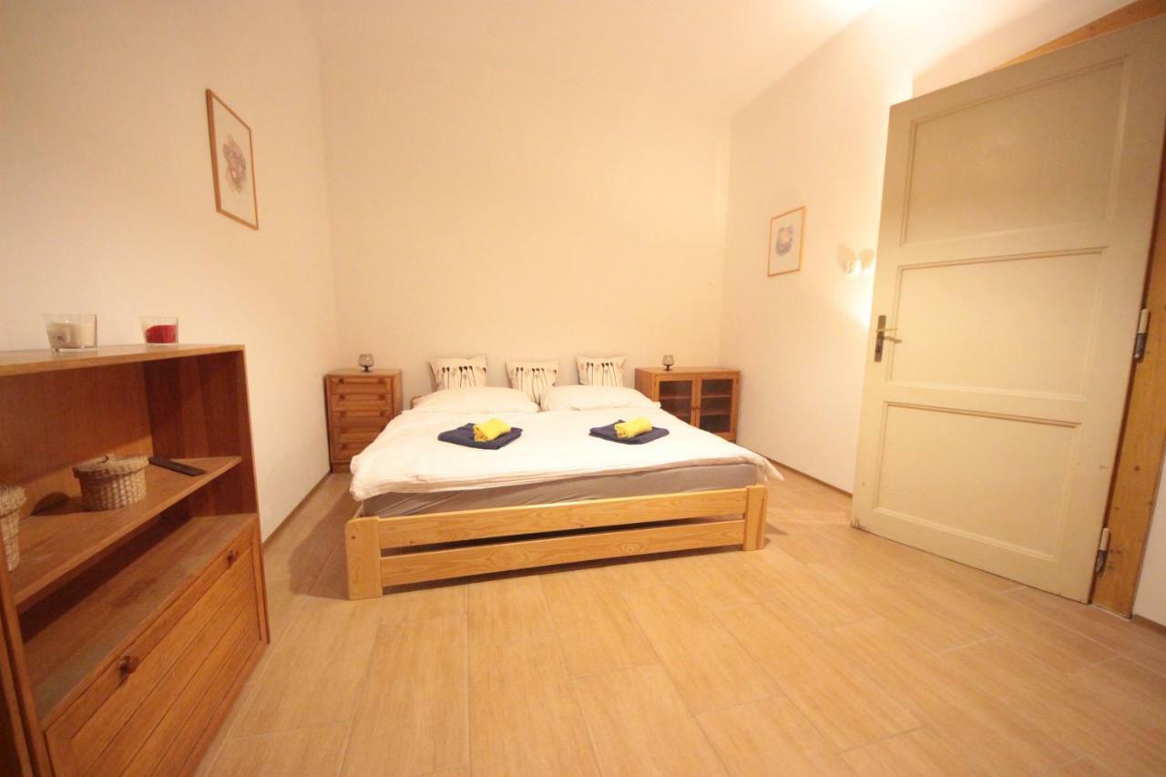 Gallery Apartment Прага Екстериор снимка